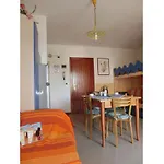Apartment Colorful Apartment-beahost *
