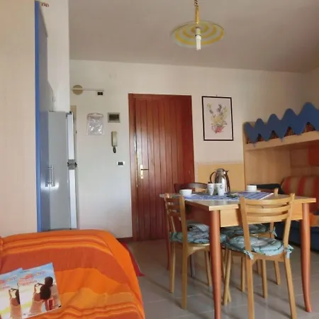 Apartment Colorful Apartment-beahost