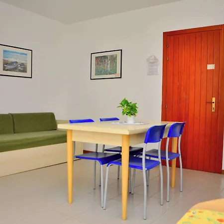 Colorful Apartment-beahost *